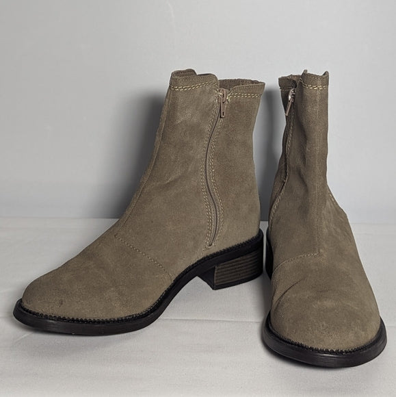 NEW Clarks Womens Maye Zip Pebble Sue Zip Boot Sz 11 grey