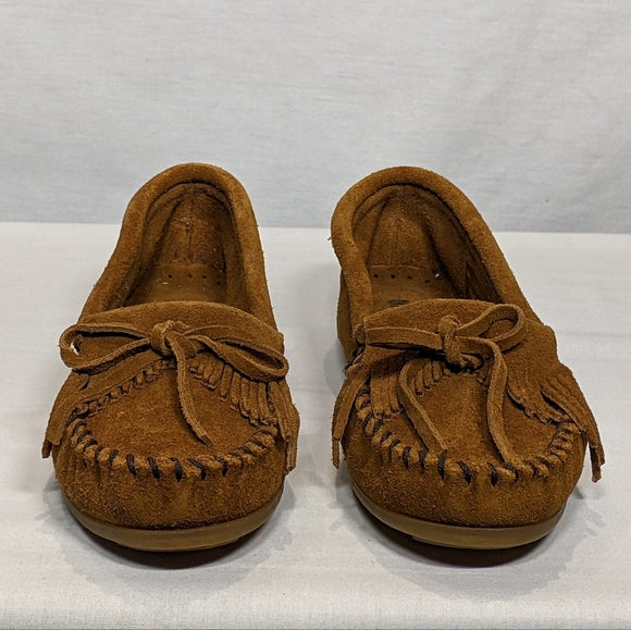 NEW Minnetonka Women's Kilty Suede Moccasin with sole Sz 6.5