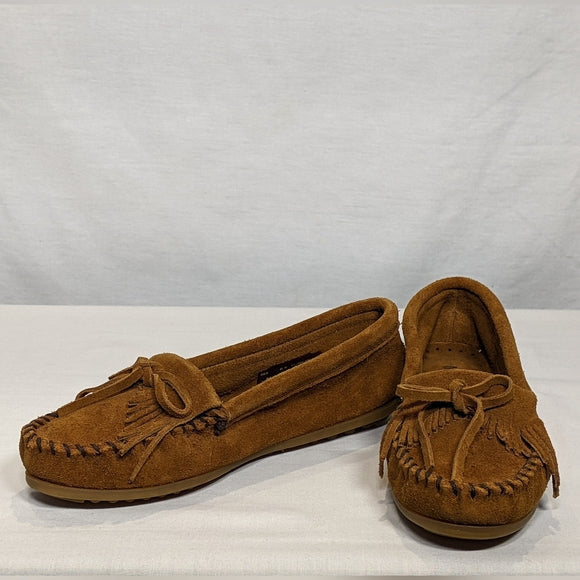 NEW Minnetonka Women's Kilty Suede Moccasin with sole Sz 6.5