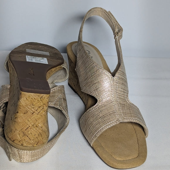 NEW Clarks Womens Kyarra Aster Wedge Sandal Metallic Sand Size 12