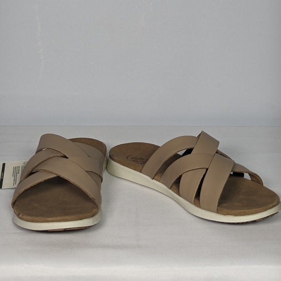 NEW Kamik Womens Cara Cross Leather Sandals 7 tan