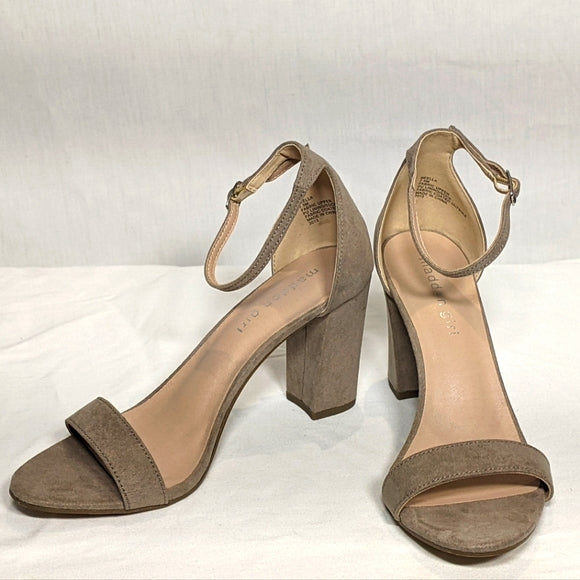 NEW Madden Girl Womens Beella Heeled Sandal Sz 7.5 grey