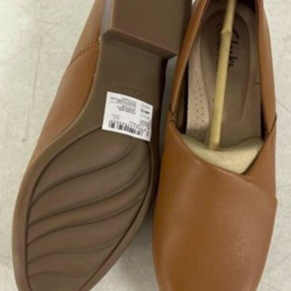 NEW Clarks Womens Leather Loafer sz 6.5 tan