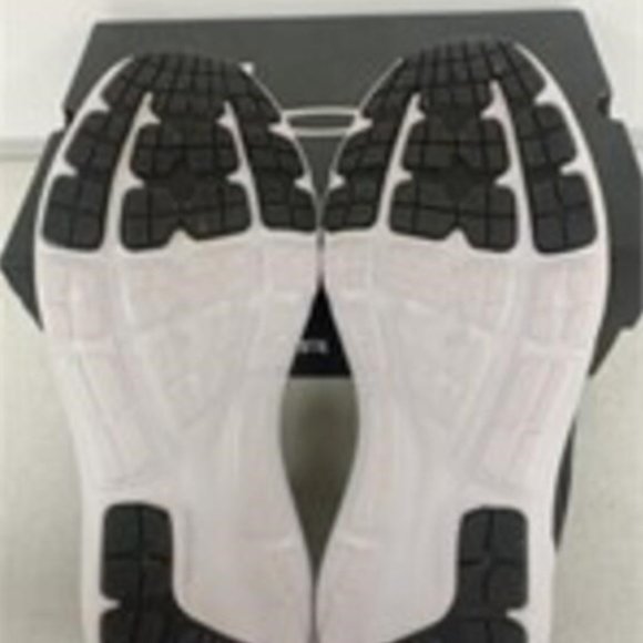 NEW Under Armour Womens Surge 3 Running Shoe Sz 9.5 black