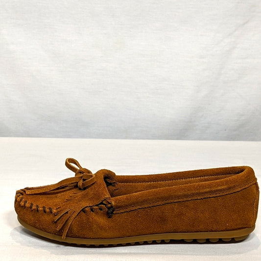 NEW Minnetonka Women's Kilty Suede Moccasin with sole Sz 6.5