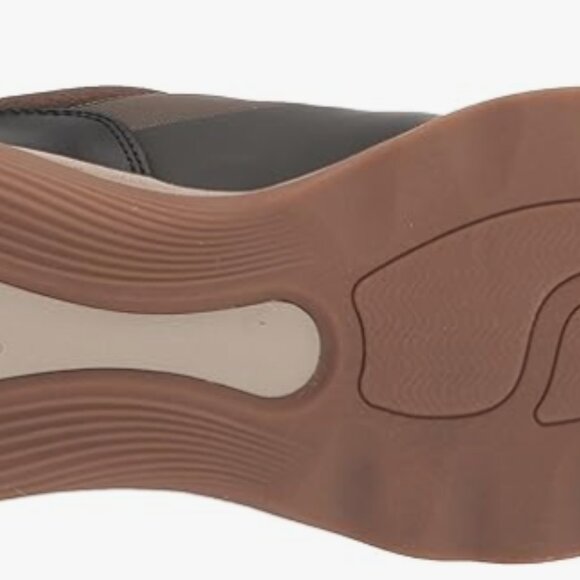 NEW Clarks Womens Collection Sneaker Sz 5.5 Dark Olive
