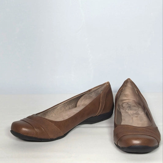 NEW Life Stride Womens Leather Dig Flat Sz 9 brown