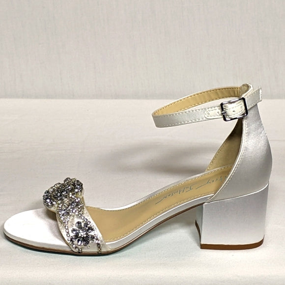 NEW Betsey Johnson Women's Sb-mel Heeled Sandals Rhinestone Sz 6 white