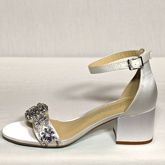NEW Betsey Johnson Women's Sb-mel Heeled Sandals Rhinestone Sz 6 white