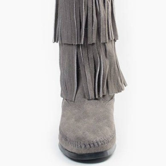 NEW Minnetonka Womens 3 Legendary Fringe Boot Size 10 grey