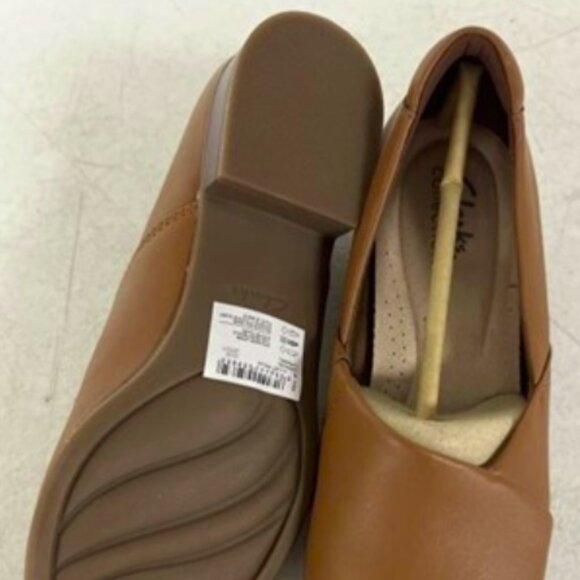 NEW Clarks Womens Leather Loafer sz 6.5 tan
