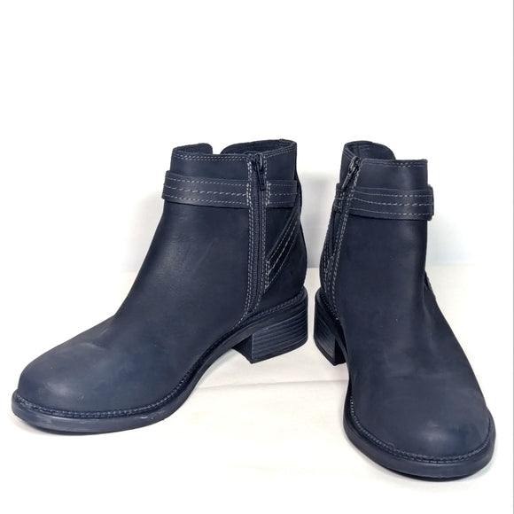 NEW Clarks Womens Leather Maye Strap Ankle Boot 9 black