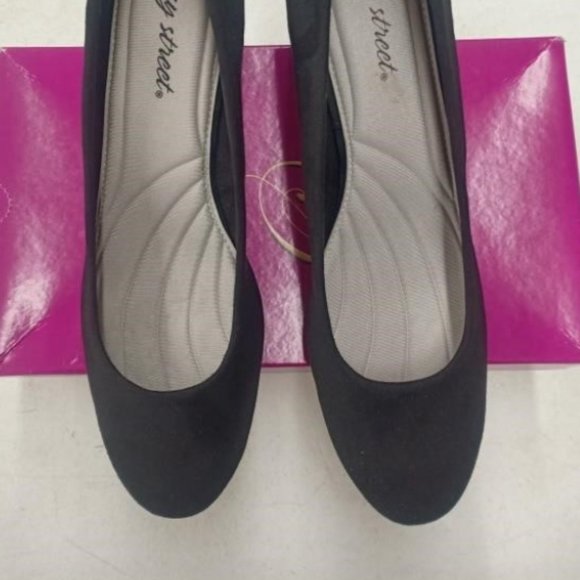 NEW Easy Street Womens Proper Dress Pump Sz 11 black
