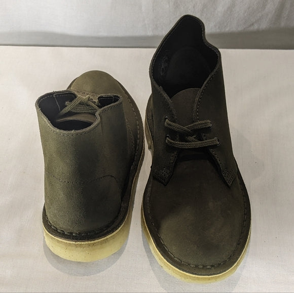 NEW Clarks Womens Suede Desert Boot Dark Olive Sz 6.5